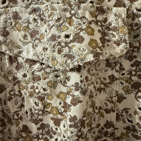 Cropped jacket. Eyelet / denim type material. - Picture 5 of 5